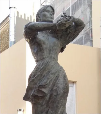 Non, &ccedil;a ne rajeunit pas : le bronze aurait m&ecirc;me un peu bruni ! N'est-ce pas ... ?