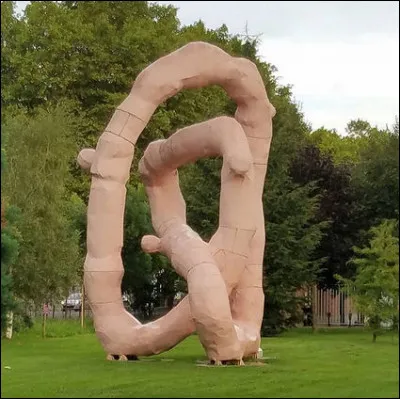 Pour tout vous dire, ce monument est situ&eacute; pr&egrave;s des abattoirs de Toulouse : faut-il voir en lui une all&eacute;gorie des luttes ... ?