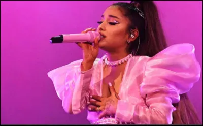 En quelle année a-t-elle gagné un MTV Video Music Awards de la "meilleure direction artistique" avec "7 Rings" ?