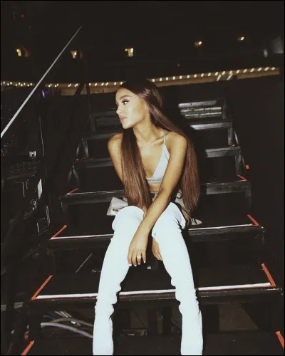 Avec quelle chanson a-t-elle gagné un "Kids Choice Awards for favorite collaboration" ?