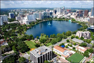 Orlando, 280 000 habitants, est une ville d'...