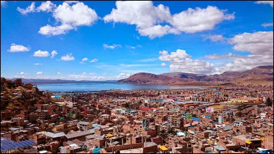 Puno, 120 000 habitants, est une ville d'...