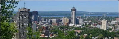 Hamilton, 530 000 habitants, est une ville d'...