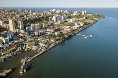 Maputo, 1,2 million d' habitants, est une ville d'...