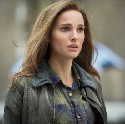 Quel(le) est ce(tte) scientifique dont Thor est amoureux ?