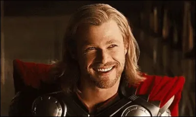 Quel est ce dieu ayant pour arme un puissant marteau ?