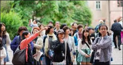 Pays d'Europe, je suis le pays le plus visité au monde. Je compte près de 66 millions d'habitants en 2020. 
Je suis...