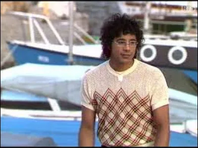 "Le C�ur grenadine" de Laurent Voulzy : J'ai le c�ur grenadine, ohJ'ai le c�ur grenadinePas d'soleil sur ma peauJ'en passe, j'en passe, j'en passeDes nuits, des nuits, des nuits &agrave; caresser du ....Des lettres de toiMais l'papier c'est pas le piedJ'voudrais tellement, tellement, tellement.