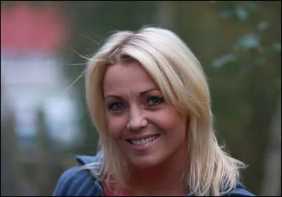 Dans quelle discipline acrobatique Kari Traa a-t-elle été une des meilleures skieuses au début des années 2000 ?