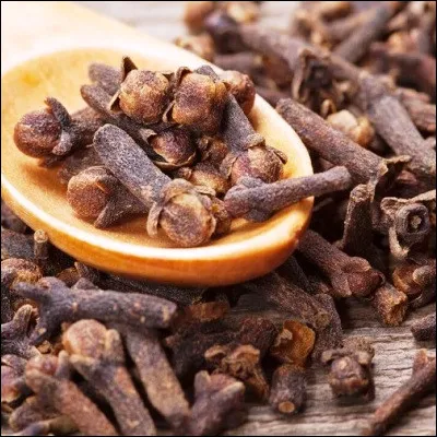 Quelle substance, dont l�existence est attest&eacute;e depuis l�&Eacute;gypte antique, &eacute;tait au d&eacute;but du XIXe si&egrave;cle &agrave; base de clou de girofle ?