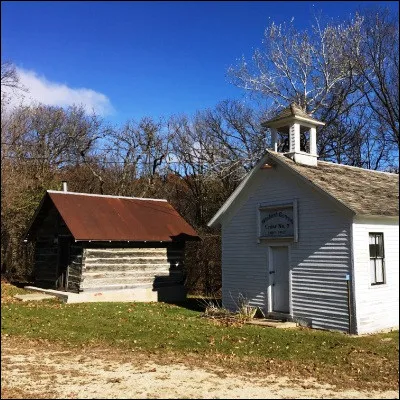 Dans une s&eacute;rie t&eacute;l&eacute;vis&eacute;e, quelle famille de pionniers s�installe &agrave; Walnut Grove, dans le Minnesota ?