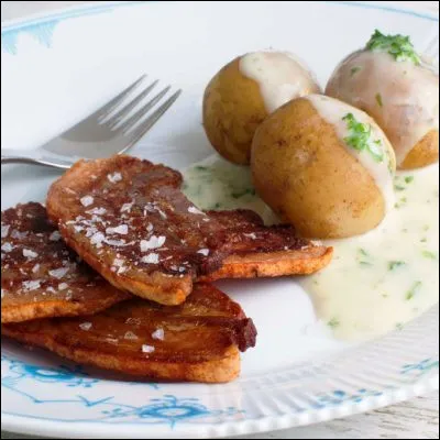 &Agrave; quelle gastronomie appartient le plat de porc frit appel&eacute; stegt fl&aelig;sk med persillesovs ?