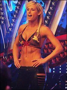 Avec qui Michelle McCool fait-elle quipe ?