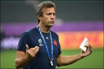 En 2021, qui est l'entraineur de l'équipe de France de rugby ?