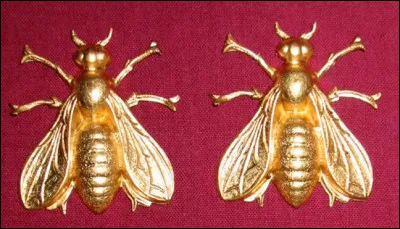 Les abeilles &eacute;taient l'un des symboles de quel empereur ?
