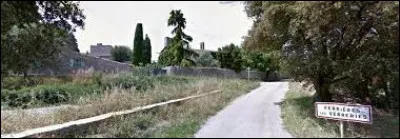 Petit village occitan de 49 habitants, dans l'arrondissement de Lodève, Ferrières-les-Verreries se situe dans le département ...