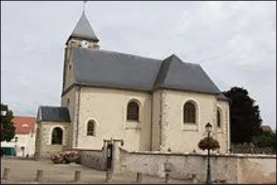 Nous sommes maintenant en Île-de-France devant l'église Notre-Dame-des-Victoires, au Plessis-Pâté. Ville de l'arrondissement de Palaiseau, elle se situe dans le département ...