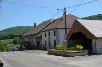 Commune de Bourgogne-Franche-Comté, dans l'arrondissement de Montbéliard, Roche-lès-Clerval se situe dans le département ...