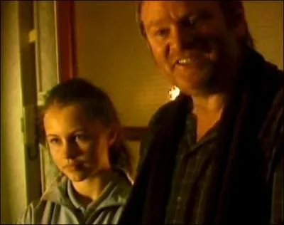 Jim et sa nouvelle amie trouvent l'appartement de cet homme, nomm Frank. Combien de membres de la famille de Frank ont survcu ?