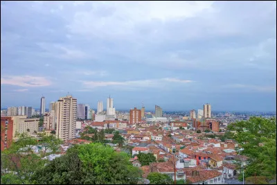 Cali, 2,2 millions d'habitants, est une ville d'...