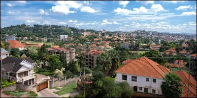 Entebbe, 100 000 habitants, est une ville d'...