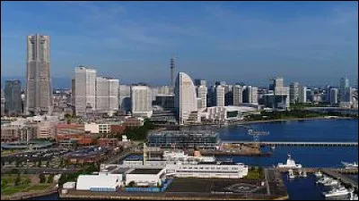 Yokohama, 3,7 millions d'habitants, est une ville d'...