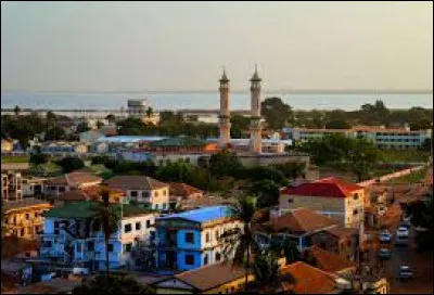 Banjul, 35 000 habitants, est une ville d'...