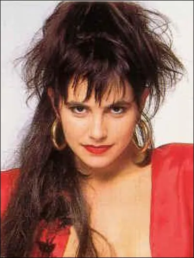 Les brunes comptent pas pour des prunes, par Lio. 
"Pour une décolorée en moins d'une seconde
J'ai l'impression qu'ils confondent
Et la Joconde, à moins qu'on la tonde ...