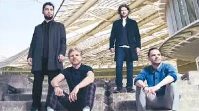 Kyo groupe de pop rock enchaîne les tubes au début des années 2000 dont "Dernière danse". 
Quel est le nom du chanteur ?