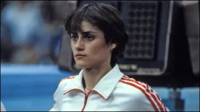 La roumaine Nadia Comaneci a remporté cinq médailles d'or aux JO de 1976 et 1980 en ...