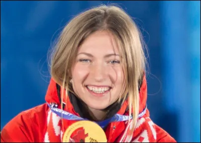 La biélorusse Daria Domracheva est détentrice de six médailles olympiques, dont quatre titres remportés lors des Jeux de Sotchi en 2014, ainsi que de deux titres de championne du monde 2012 et 2013 en ...