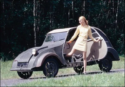 Ce prototype de la TPV dessiné par Flaminio Bertoni qui deviendra la 2cv Citroën s'inspire de quel courant artistique ?