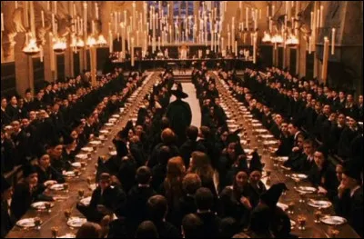 C'est la pause du midi. Que fais-tu quand tu as fini de manger ?