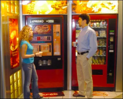 Si quelqu'un veut s'acheter une boisson à un distributeur (par exemple) mais qu'il lui manque un peu d'argent :
