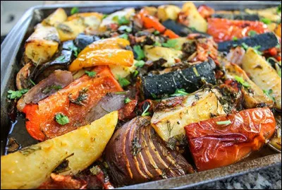 Quelle est cette recette traditionnelle grecque qui ressemble à notre ratatouille ?