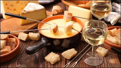 Ce vin blanc de Savoie, sec et fruité, accompagne poissons et fromages.