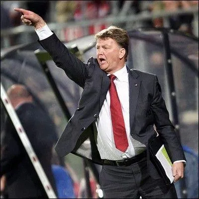 Il entraine l'quipe de :