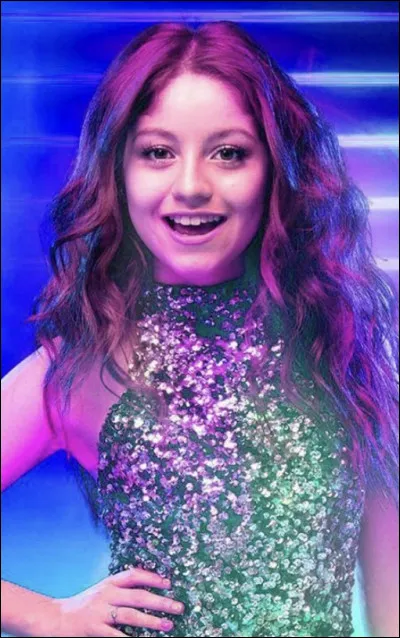 Lors du début de la saison 3, Luna revient en couple avec...