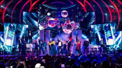 À quels immenses artistes les Enfoirés ont-ils rendu un bel hommage en 2018 ?