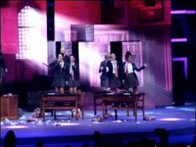 Quel tube Dany Boon a-t-il parodié pour le medley "Le cours d'anglais" du spectacle "Sur la route des Enfoirés" (2015) ?