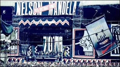 Dans quel stade anglais a eu lieu le concert hommage des 70 ans de Nelson Mandela en 1988 ?