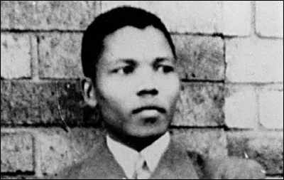 Son vrai prénom est Rolihlahla. Qui lui a donné le prénom de Nelson ?