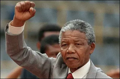 Trouvez la bonne orthographe du système politique institutionnel de ségrégation raciale contre lequel il a lutté ?