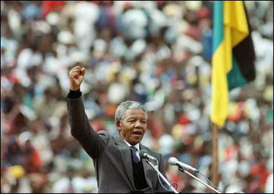 Quel est le sigle du parti politique, dont il fut élu président en 1952 ?