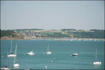 Elle est connue, la "Nice de la Manche" pour son sable "toujours sec et chaud" ! Ce n'est pas moi qui le dit, mais le site de la ville de ...