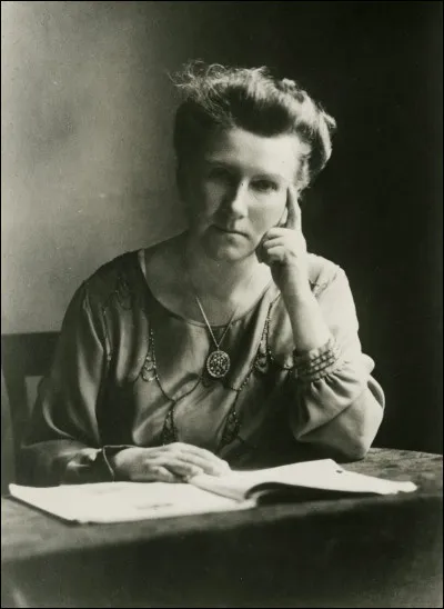 Qui est cette femme qui a fondé le journal "Le Mouvement féministe" ?