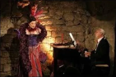 Comment étaient appelés les cafés chantants de Paris au début du XXe siècle  ?