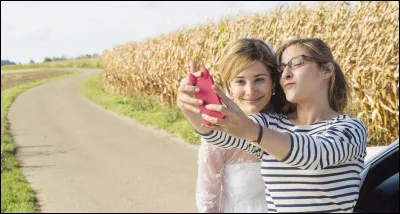 Joséphine va faire une découverte à propos d'Aymeric le futur époux de sa sur Diane, il...