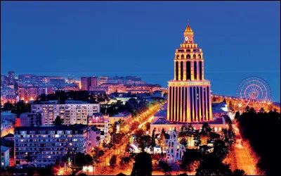 Plages, palmiers et magnolias : original, non ? Charmes variés pour cette cité, qui décidément n'a [...] ses ufs dans le même panier !