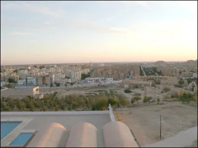 Elle fut la "Nice saharienne" et Oscar Wilde, André Gide, Anatole France, Francis Jammes y ont notamment séjourné.